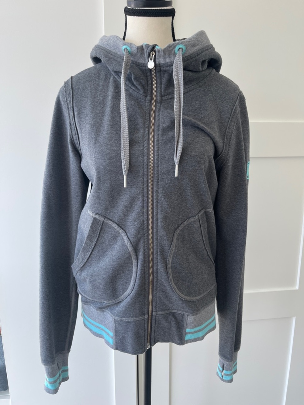 lululemon Women's Vintage Gray Scuba Stretch Hoodie | Size 8